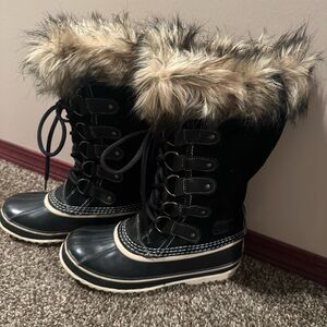 Sorel Black and Tan Fur-Trimmed Winter Boots